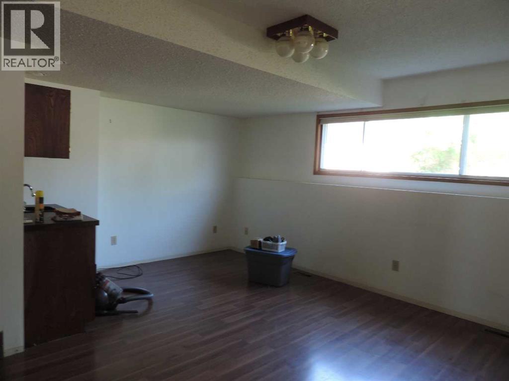 5042 51 Avenue - 18