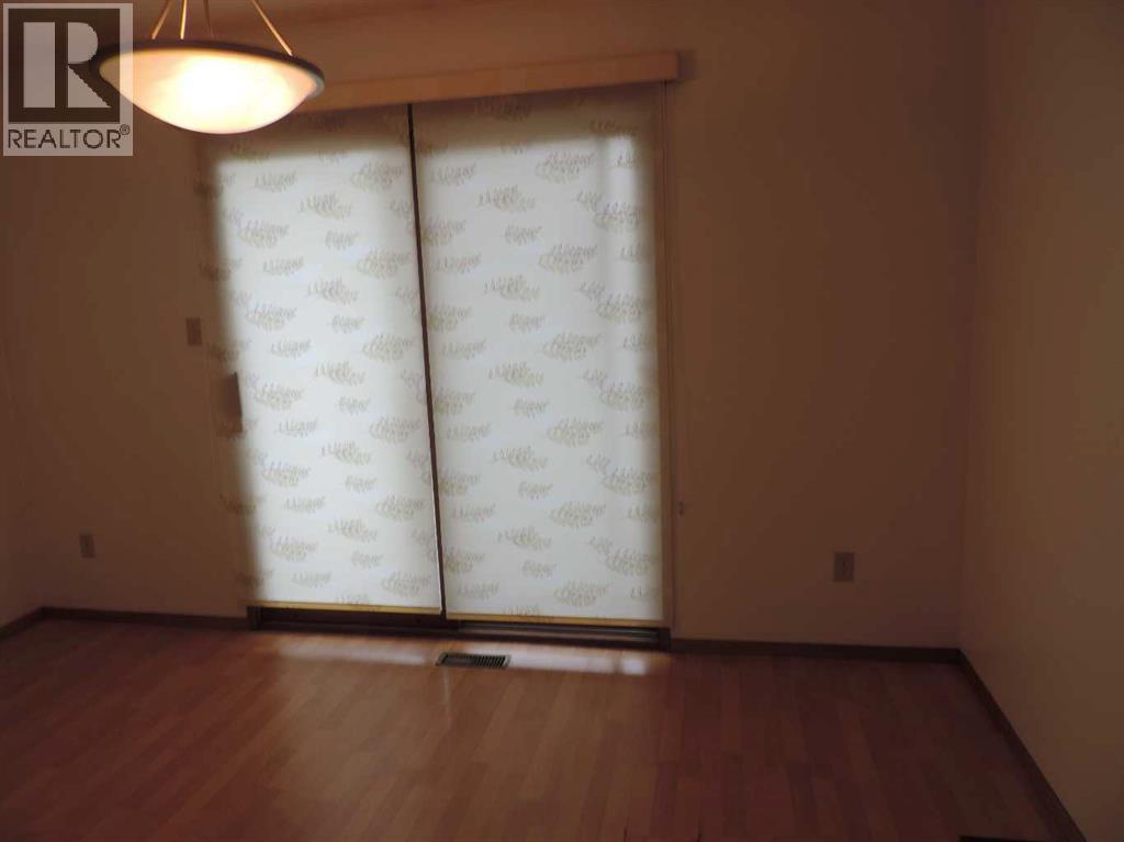 5042 51 Avenue - 16