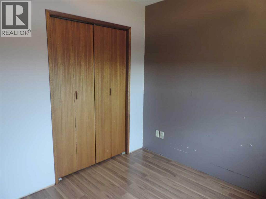 5042 51 Avenue - 23