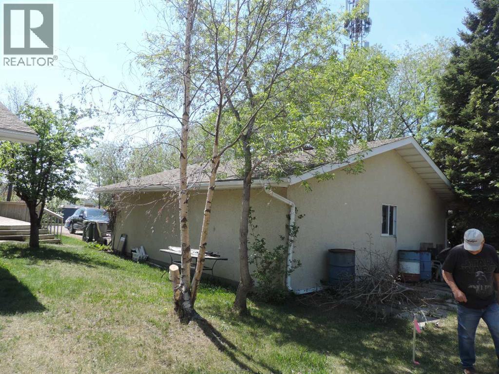 5042 51 Avenue - 35