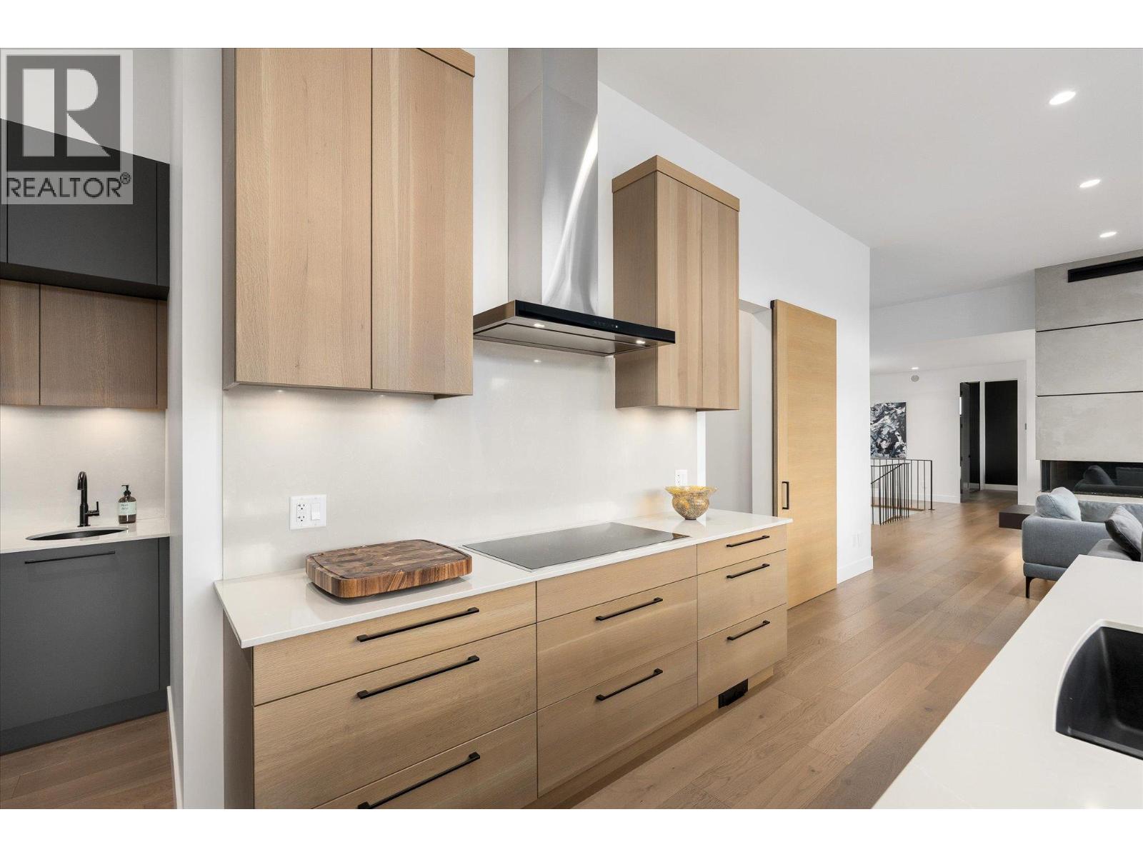  10038 Beacon Hill Drive, Lake Country
