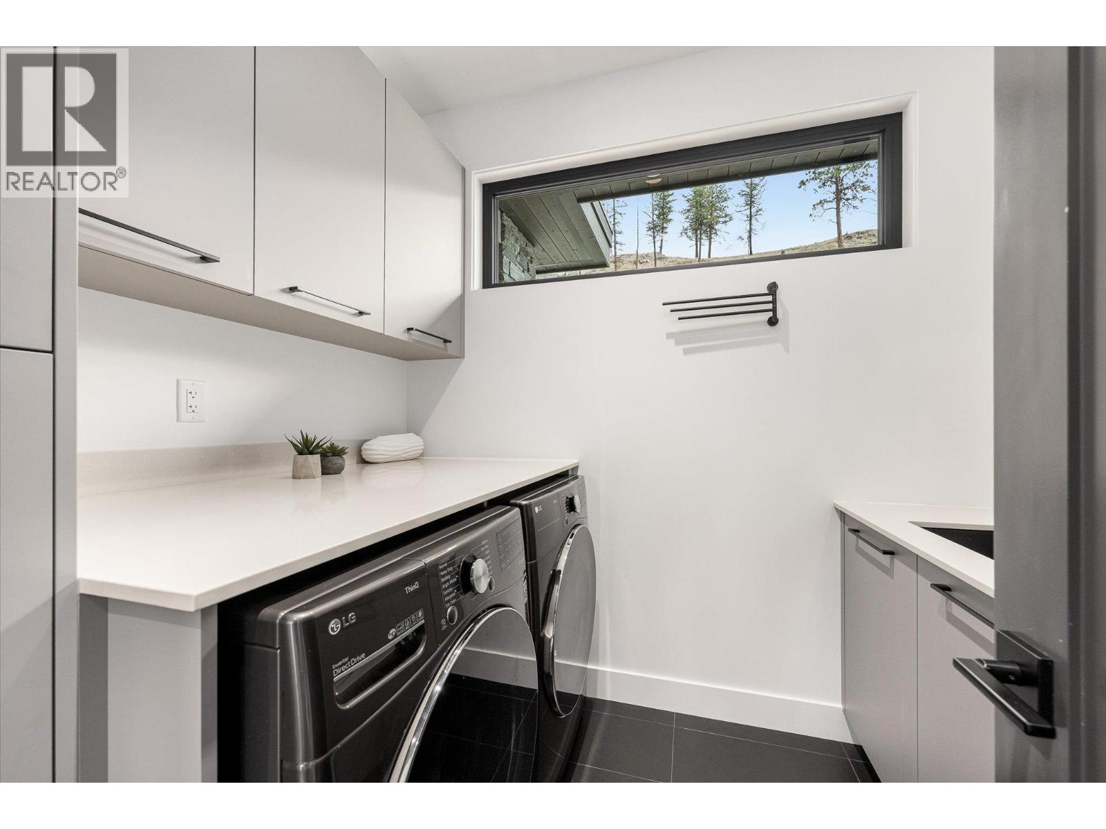  10038 Beacon Hill Drive, Lake Country