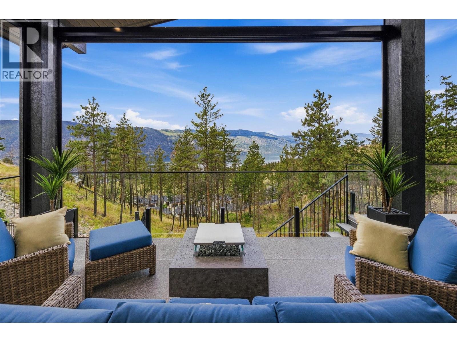  10038 Beacon Hill Drive, Lake Country