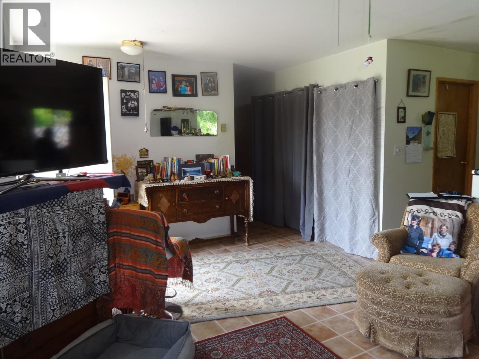 1088 SUNNYSIDE ROAD, Gibsons