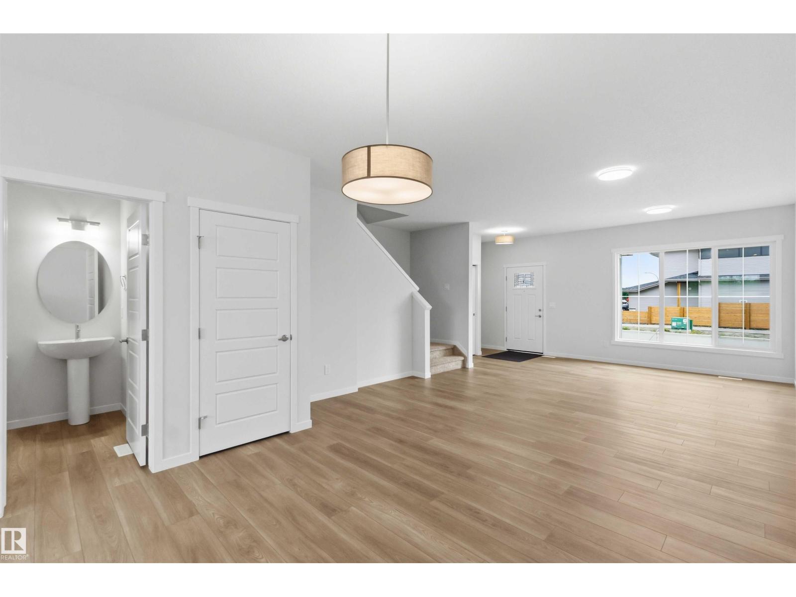 1088 MCLEOD AV - 10
