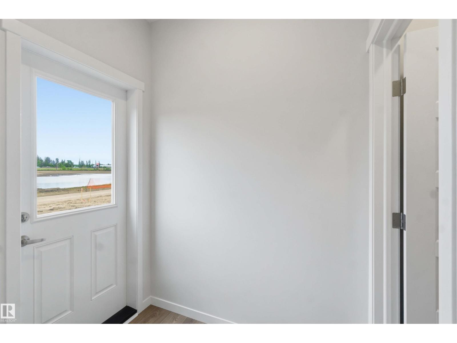 1088 MCLEOD AV - 15
