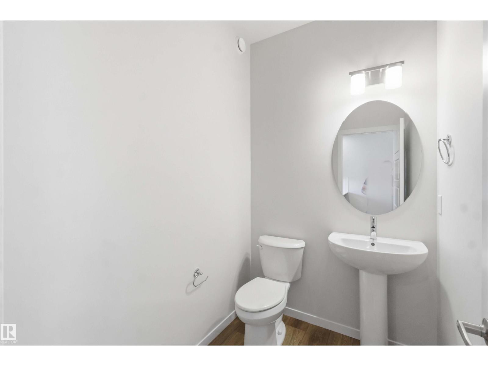 1088 MCLEOD AV - 17