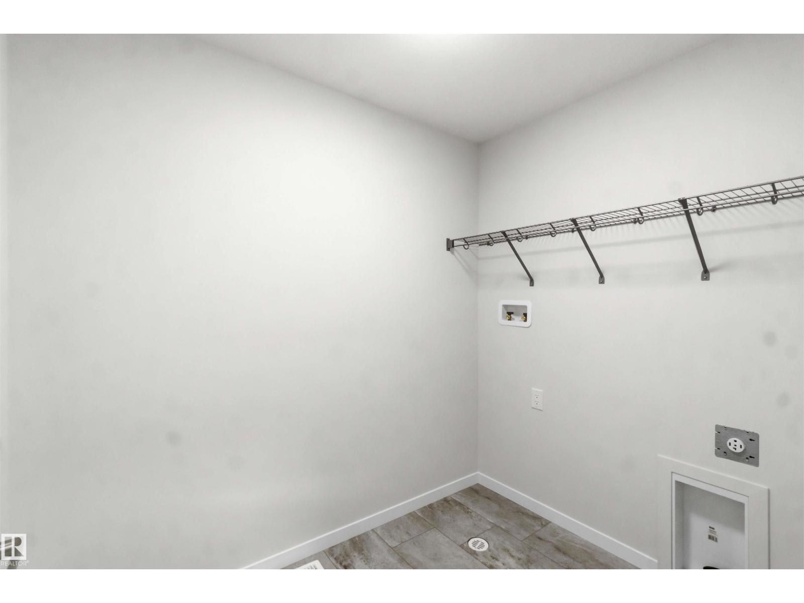 1088 MCLEOD AV - 24