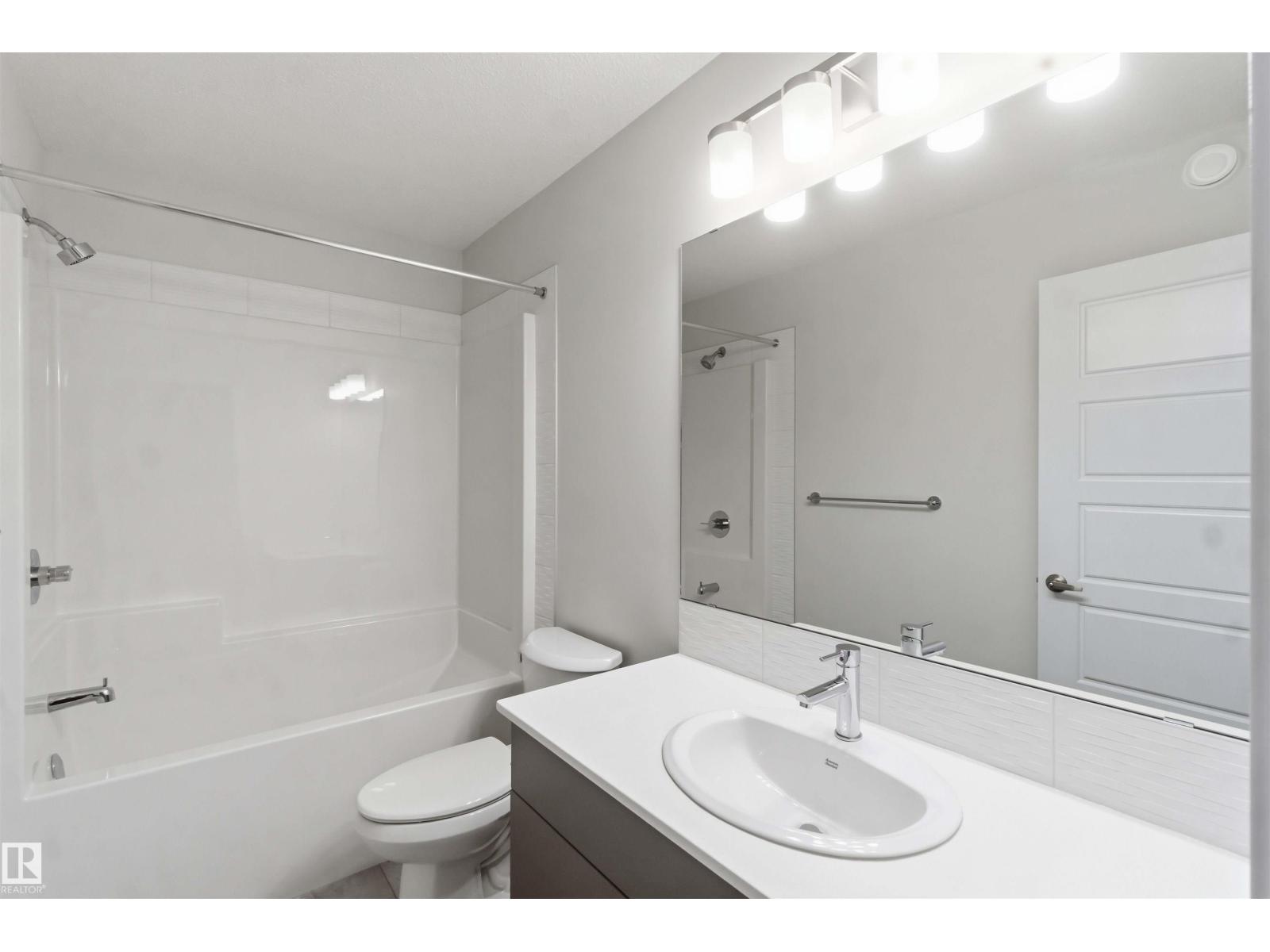 1088 MCLEOD AV - 25
