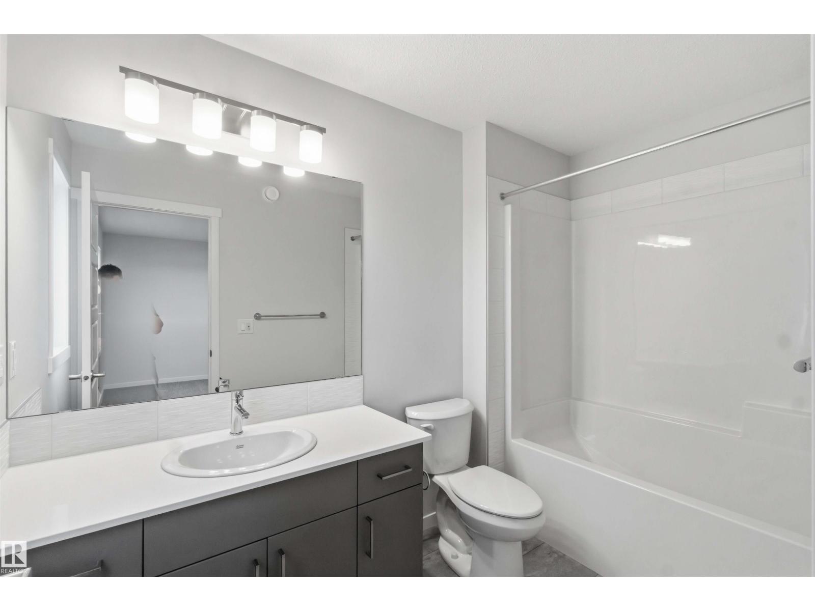 1088 MCLEOD AV - 30