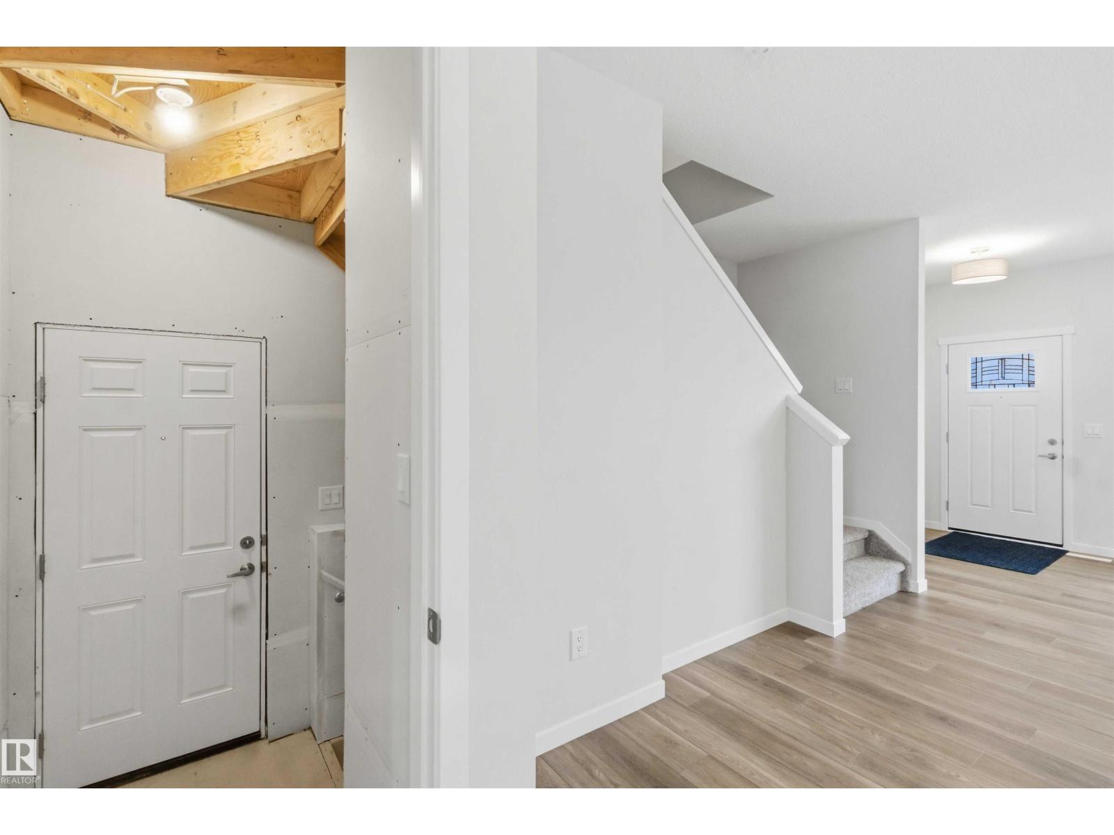 1088 MCLEOD AV - 31