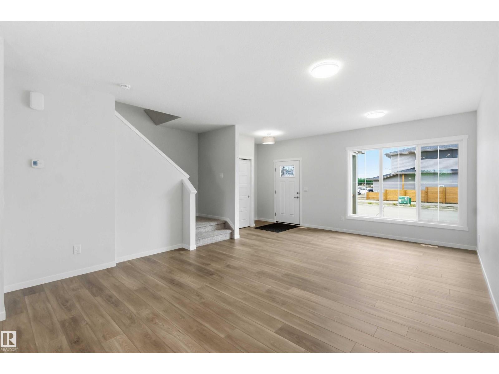 1088 MCLEOD AV - 6