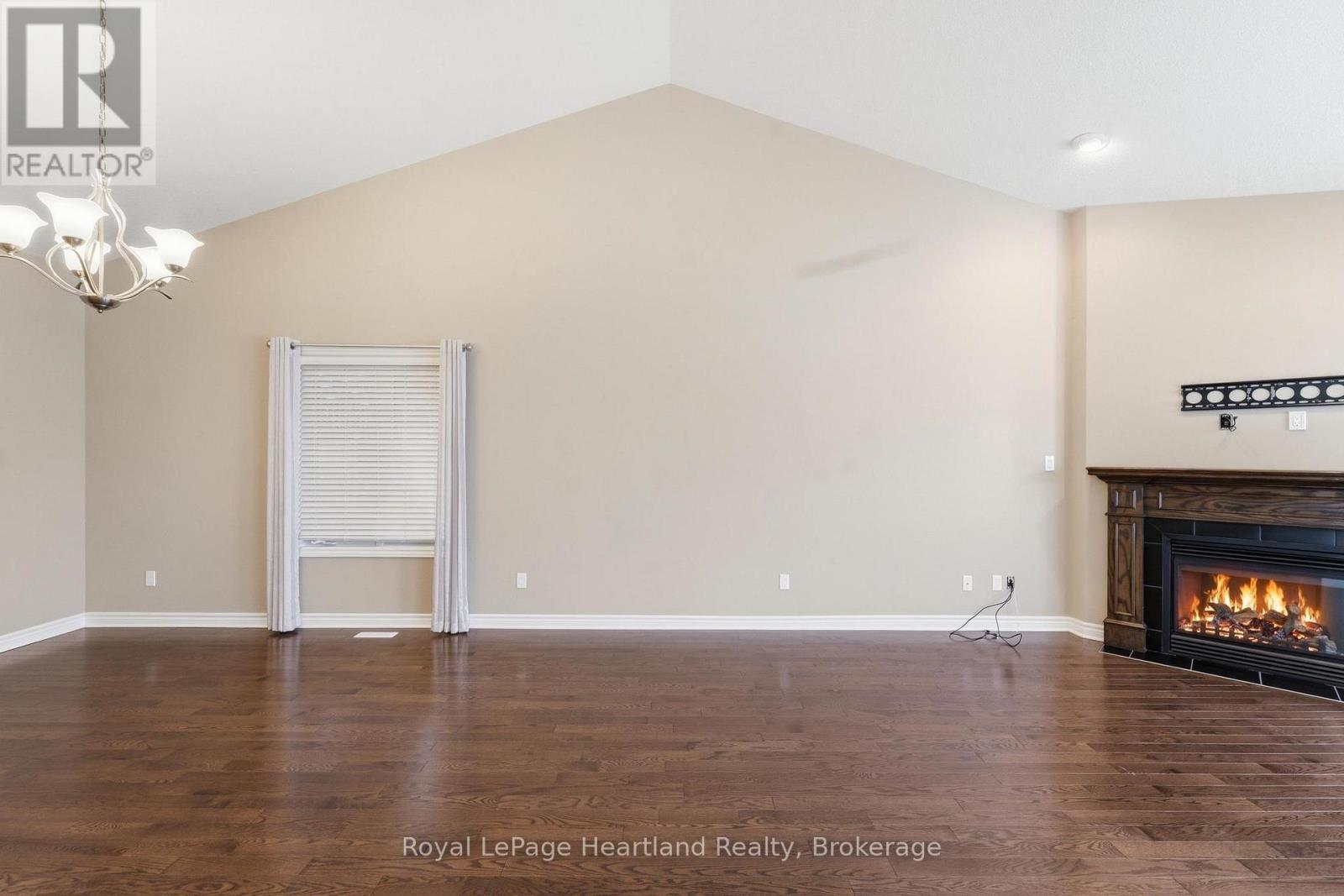 #18 518 BLUE JAY DRIVE - 15