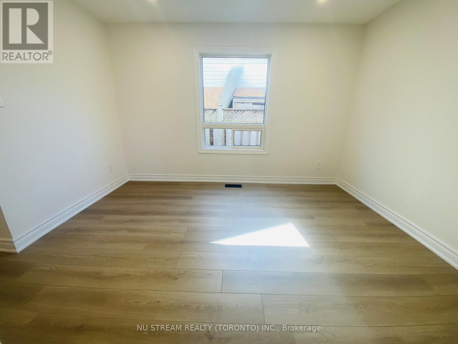 25 QUANCE STREET - 11