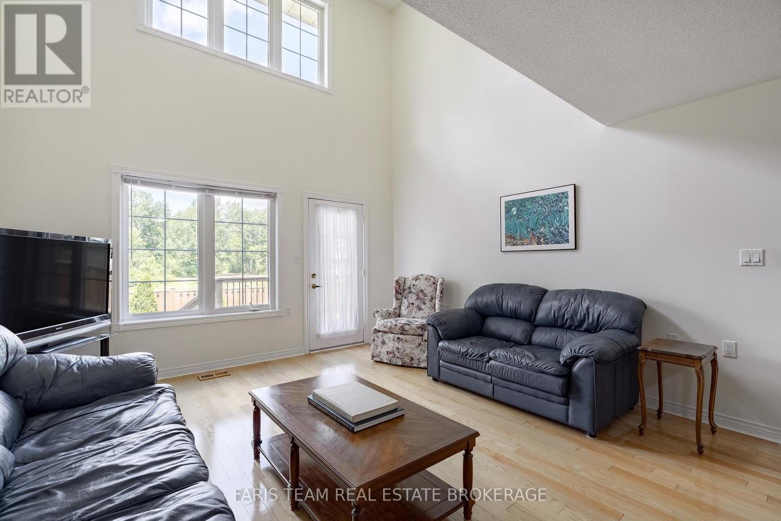 #518 60 MUSEUM DRIVE - 11