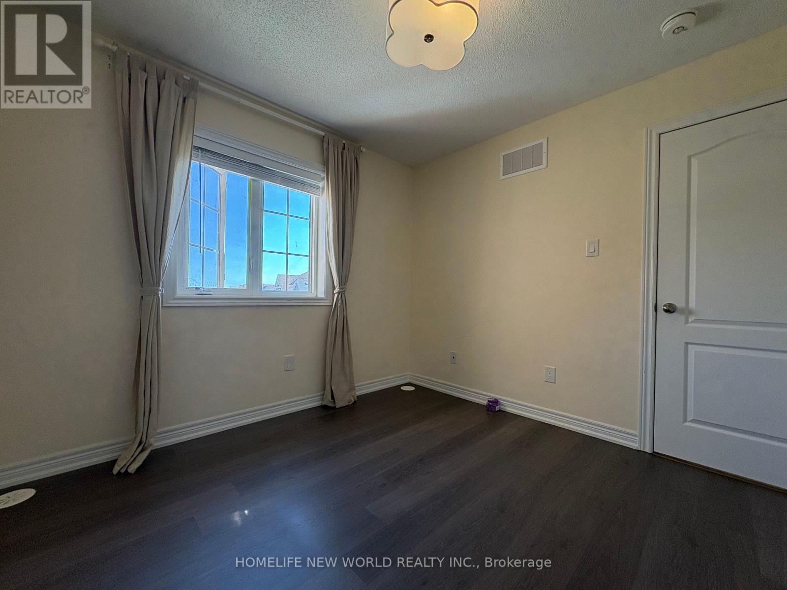 #50 26 ROY GROVE WAY - 18