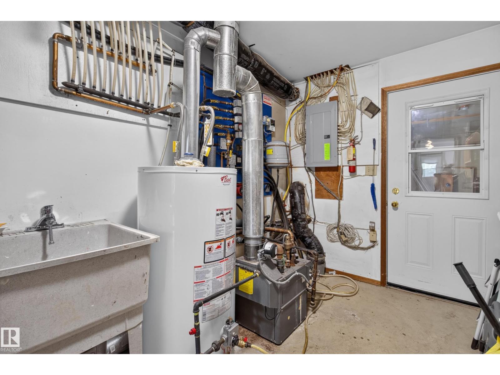 #350 52343 RGE ROAD 211 — photo 35