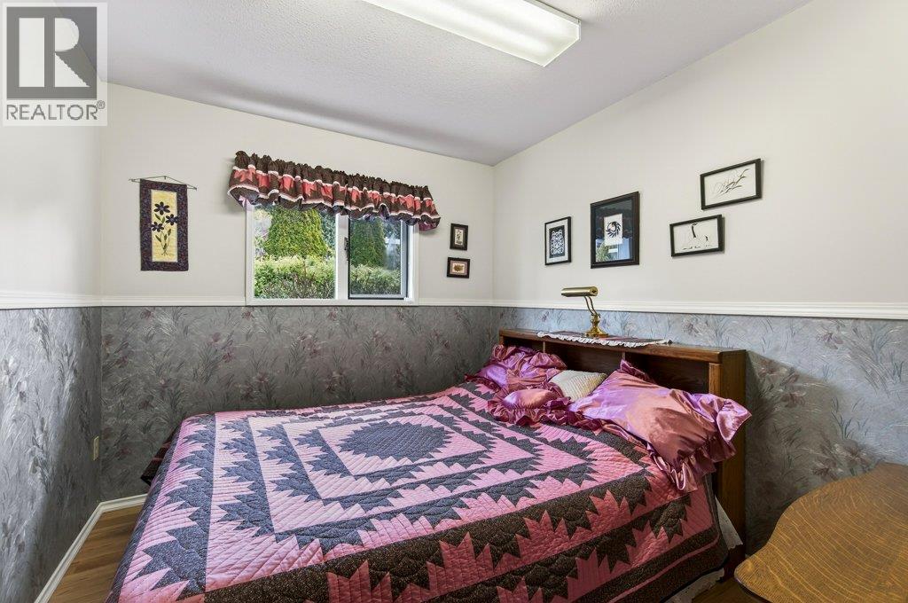4751 Lakeshore Road NE - 27