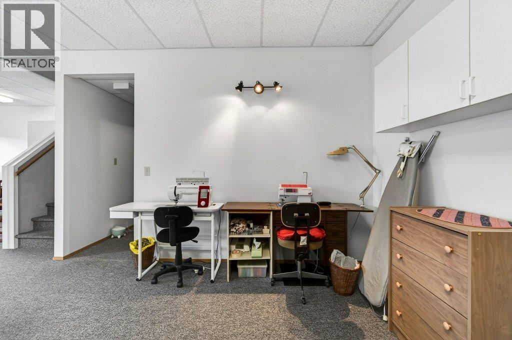 4751 Lakeshore Road NE - 35