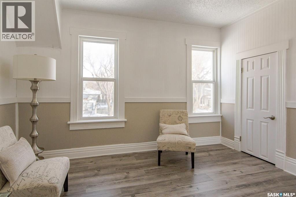 203 8th STREET W - 11