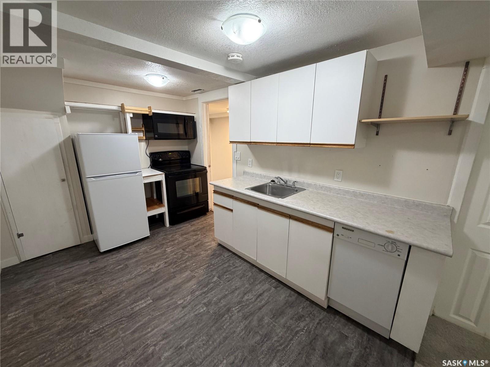 203 8th STREET W - 17