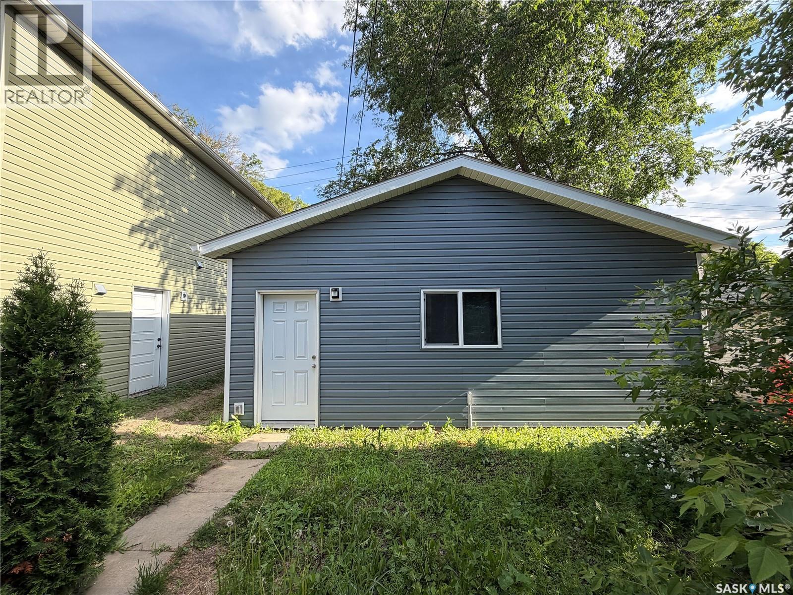 203 8th STREET W - 24