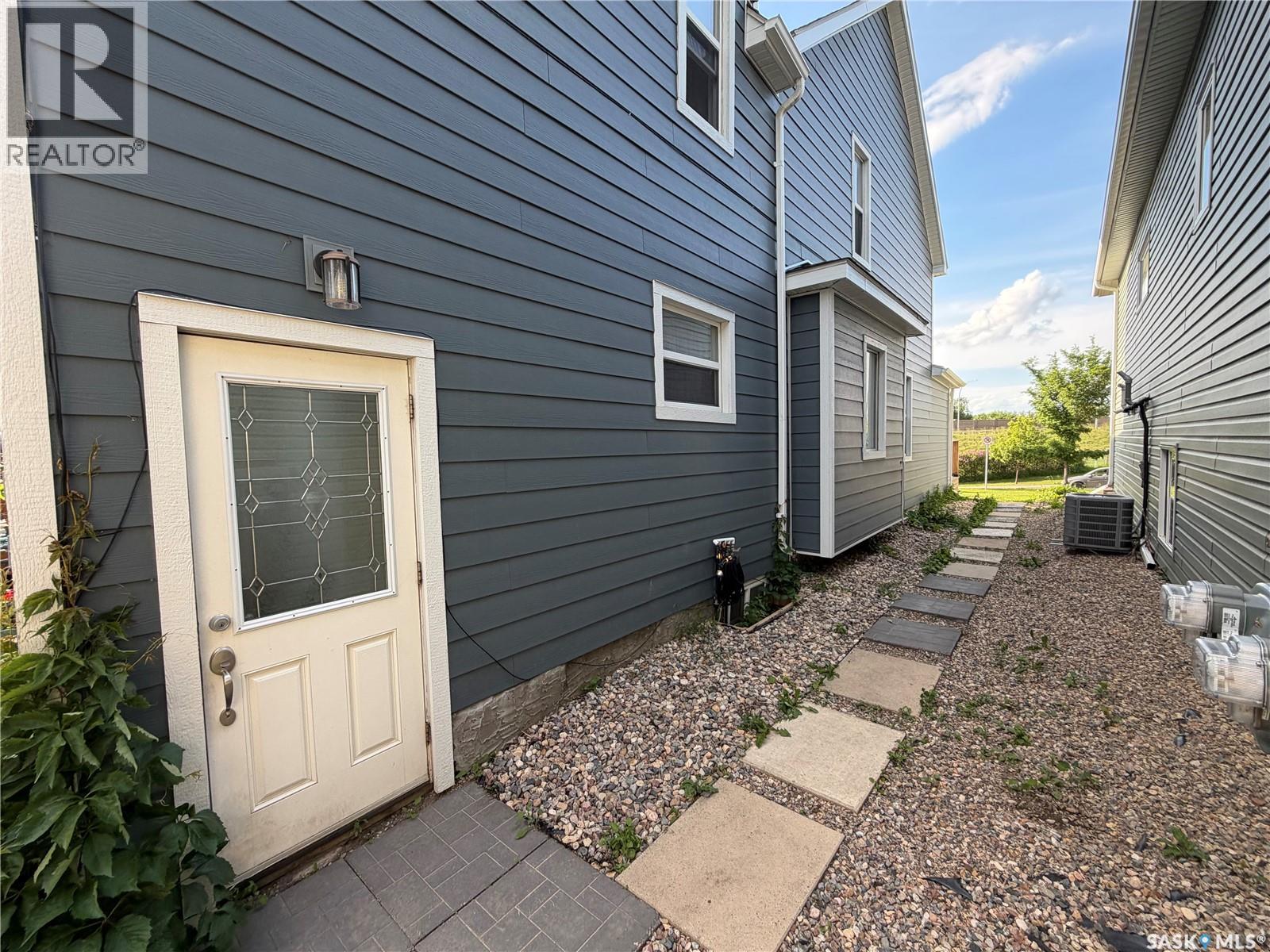 203 8th STREET W - 26