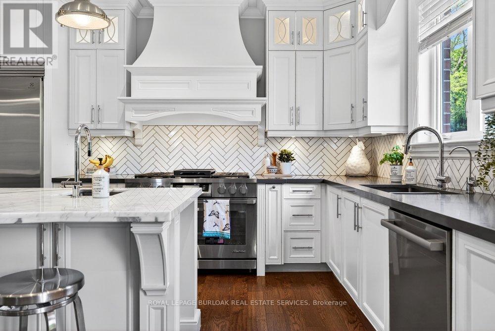 2470 APPLEWOOD DRIVE - 12