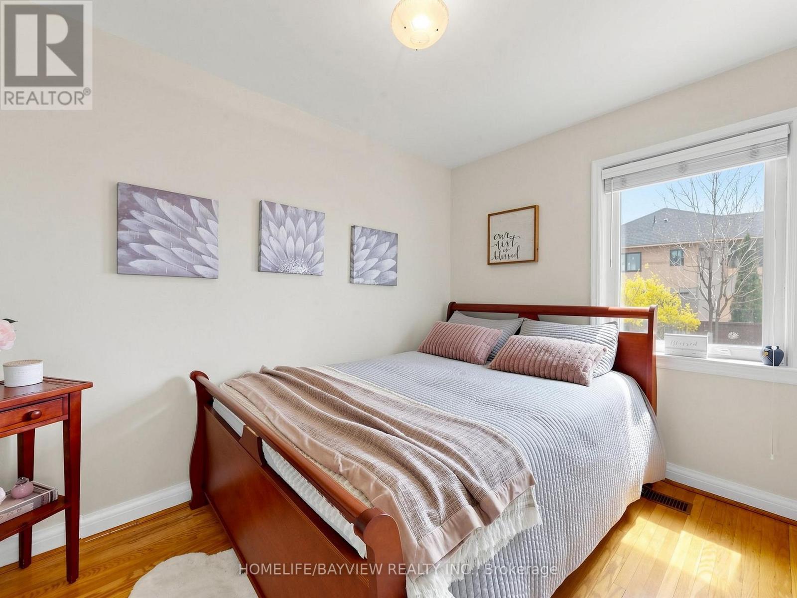 10 WOOLTON CRESCENT - 20