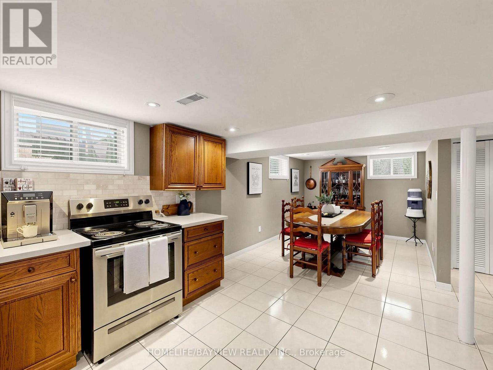10 WOOLTON CRESCENT - 31