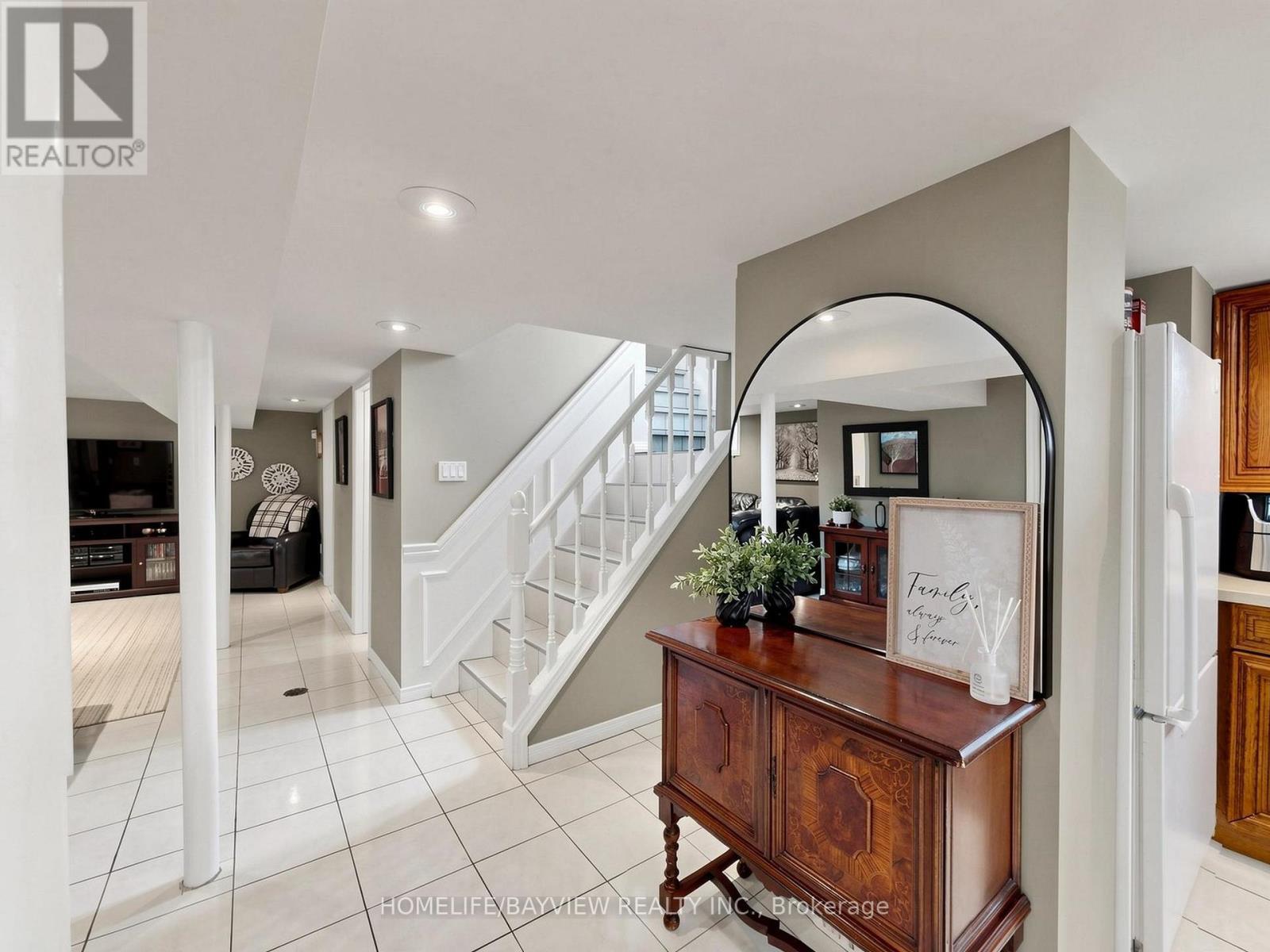 10 WOOLTON CRESCENT - 24