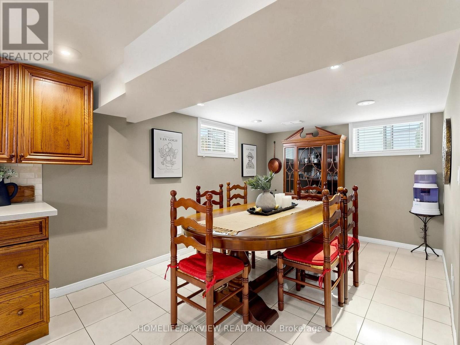 10 WOOLTON CRESCENT - 32
