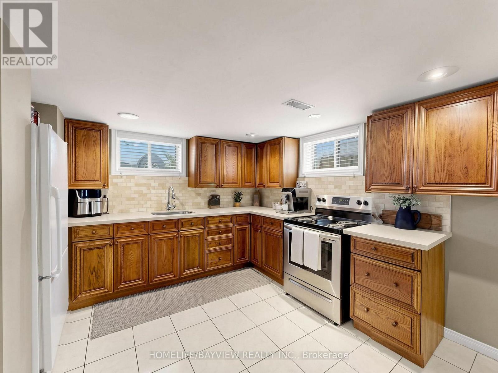 10 WOOLTON CRESCENT - 29