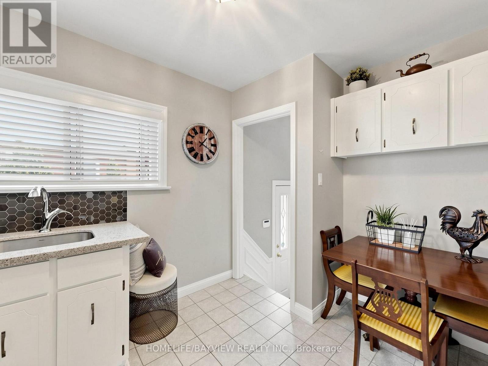 10 WOOLTON CRESCENT - 12
