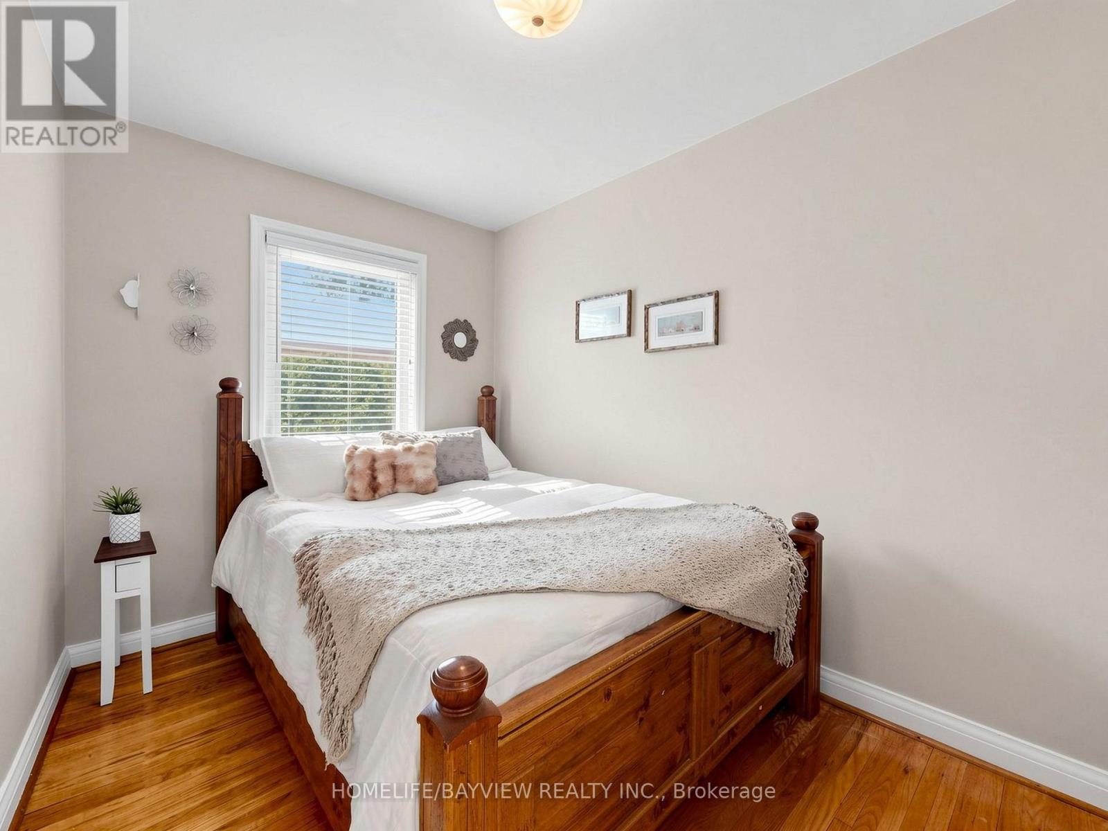 10 WOOLTON CRESCENT - 18