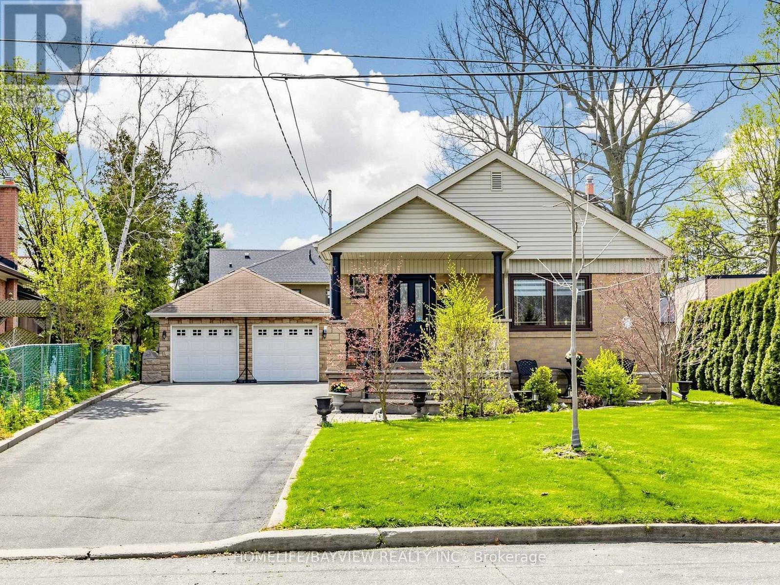 10 WOOLTON CRESCENT - 1