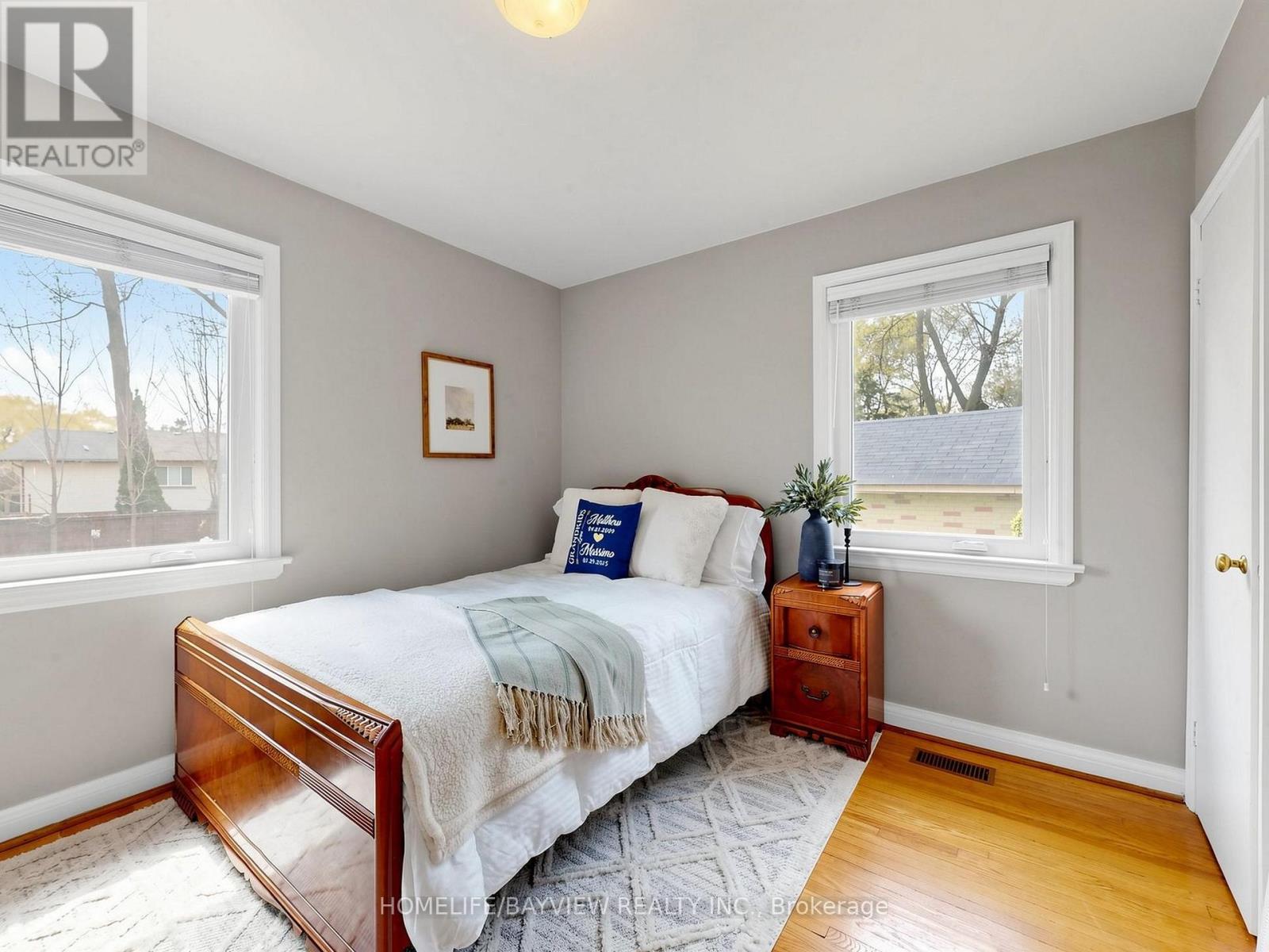 10 WOOLTON CRESCENT - 16