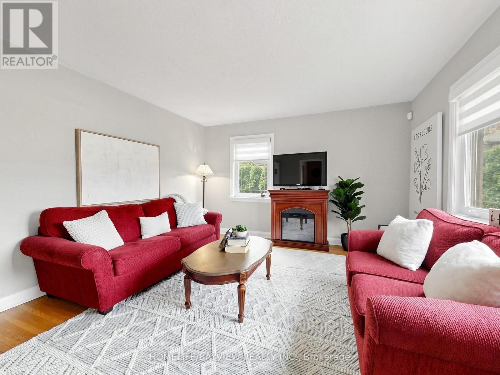 10 WOOLTON CRESCENT - 8