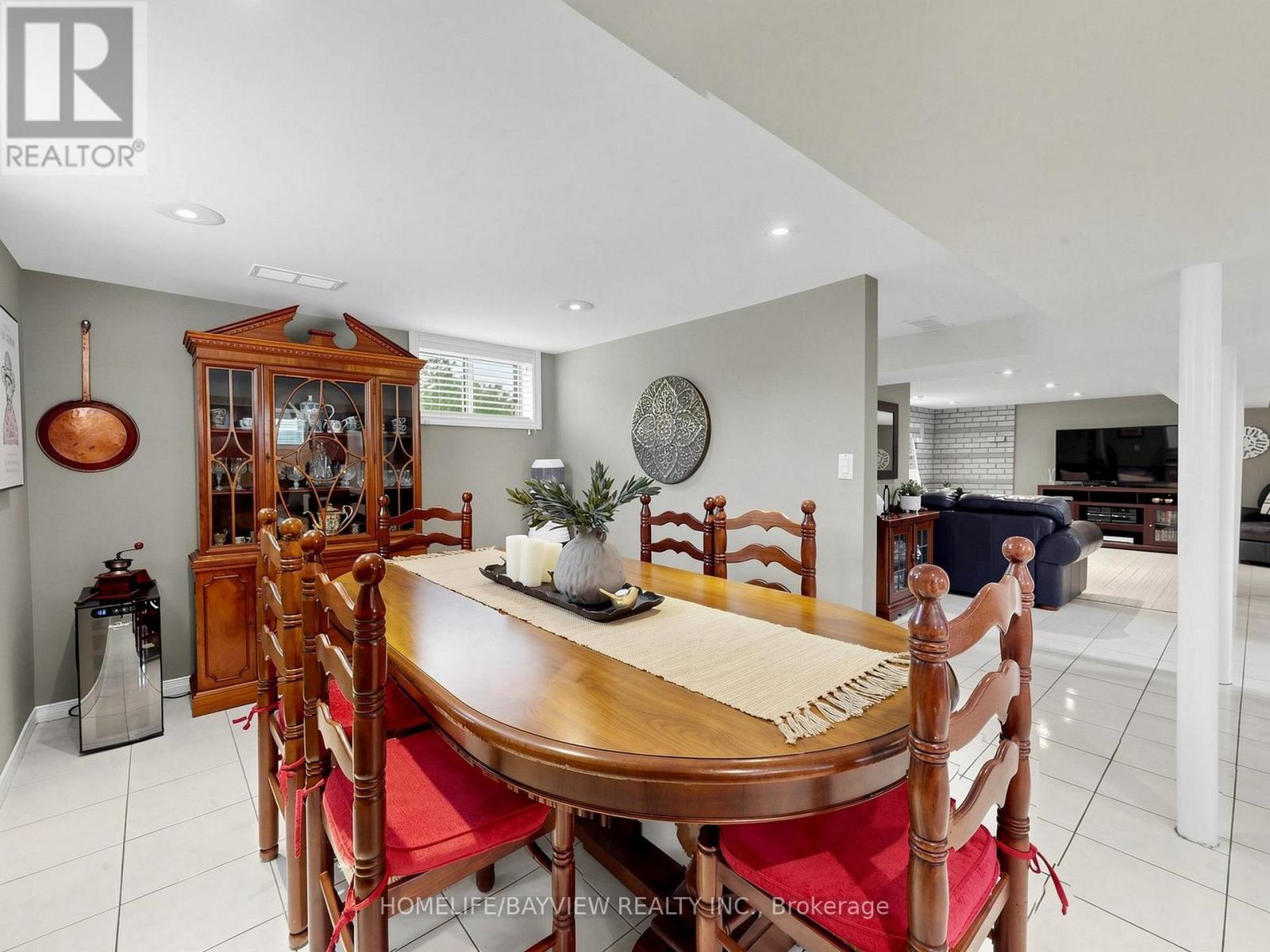 10 WOOLTON CRESCENT - 34