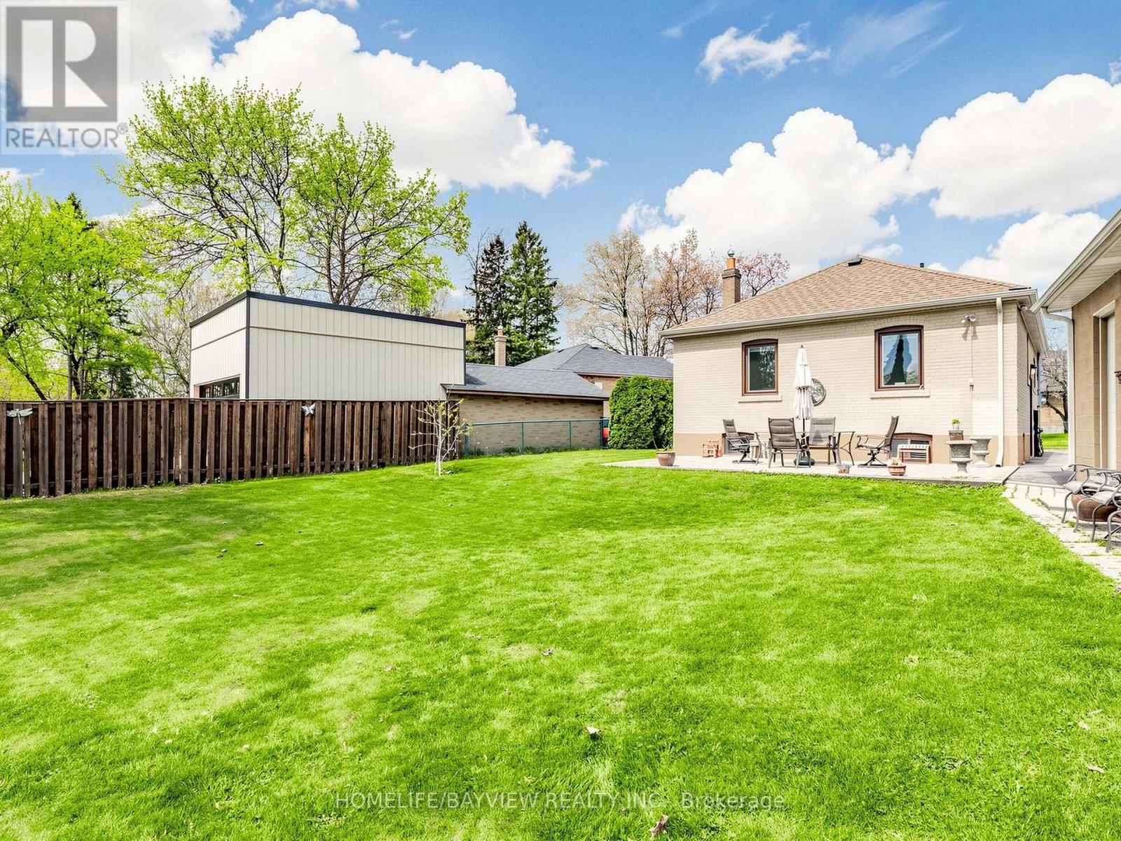 10 WOOLTON CRESCENT - 44