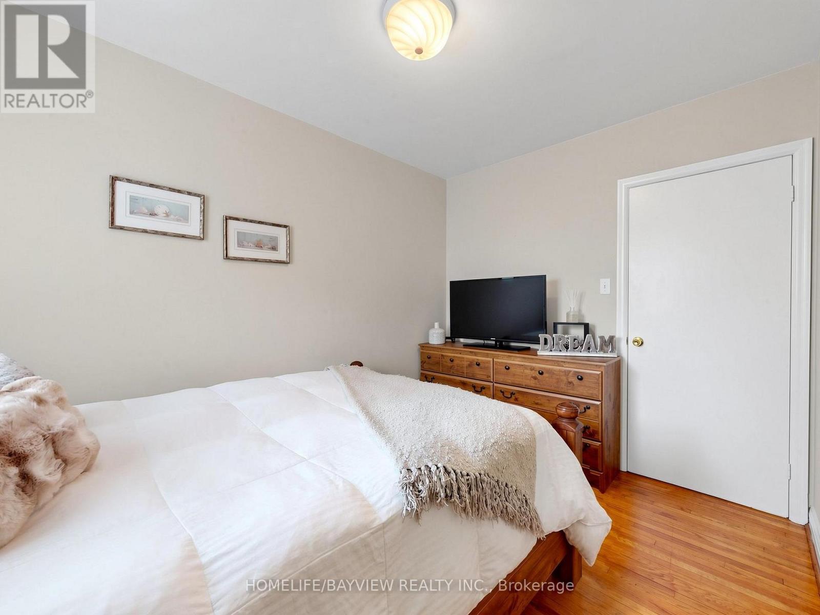 10 WOOLTON CRESCENT - 19