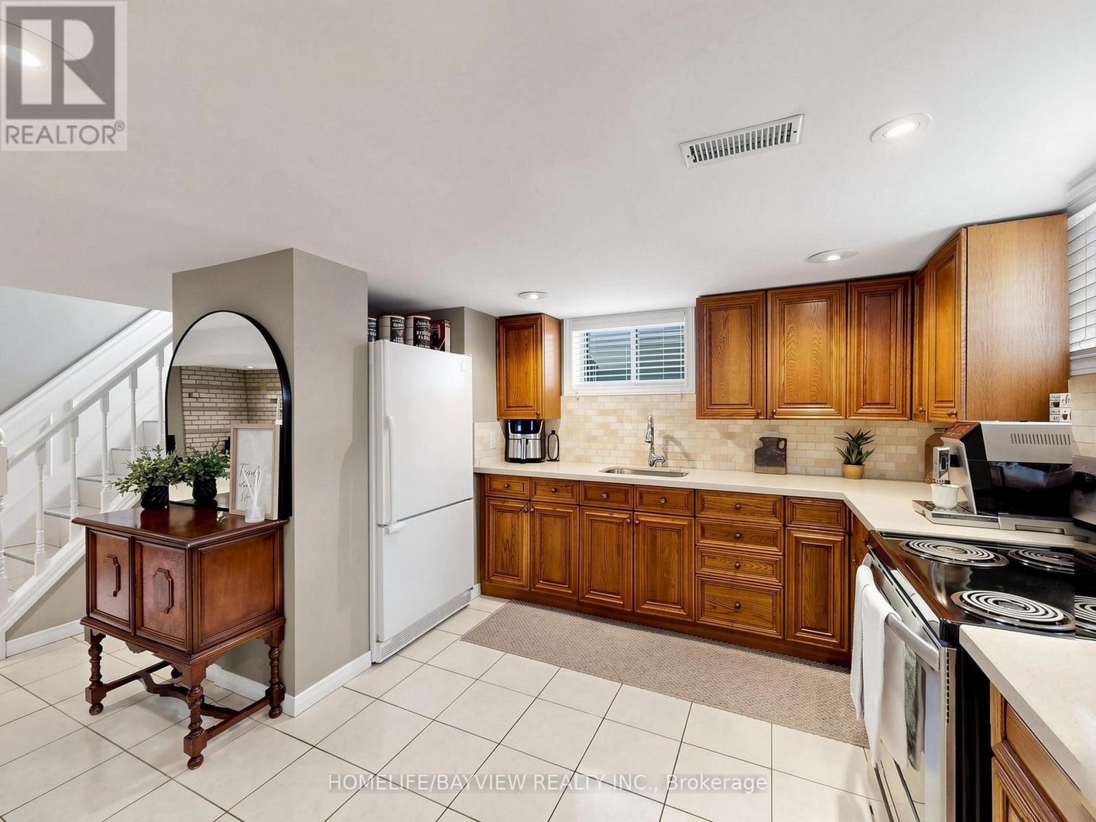 10 WOOLTON CRESCENT - 30