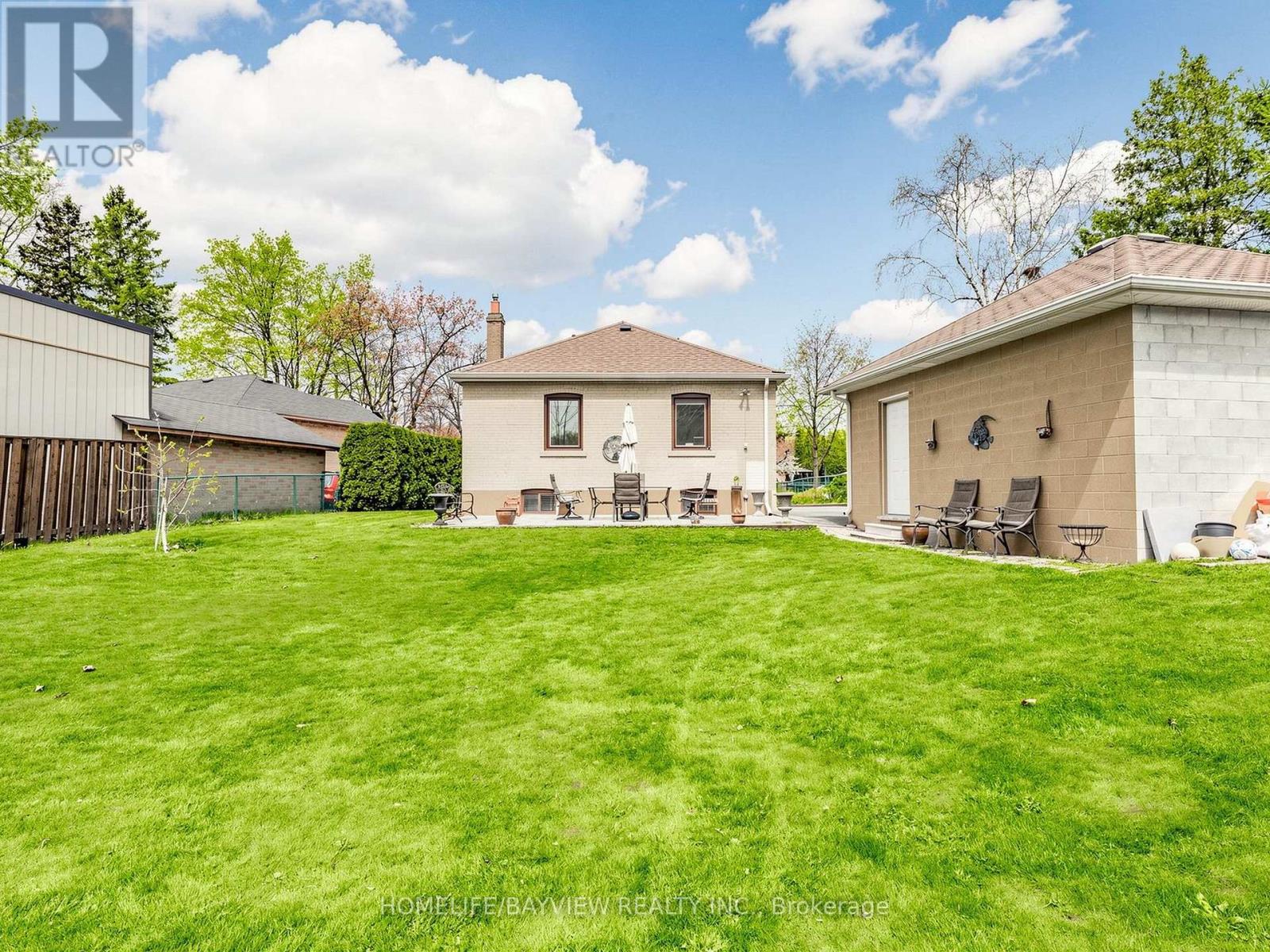 10 WOOLTON CRESCENT - 45