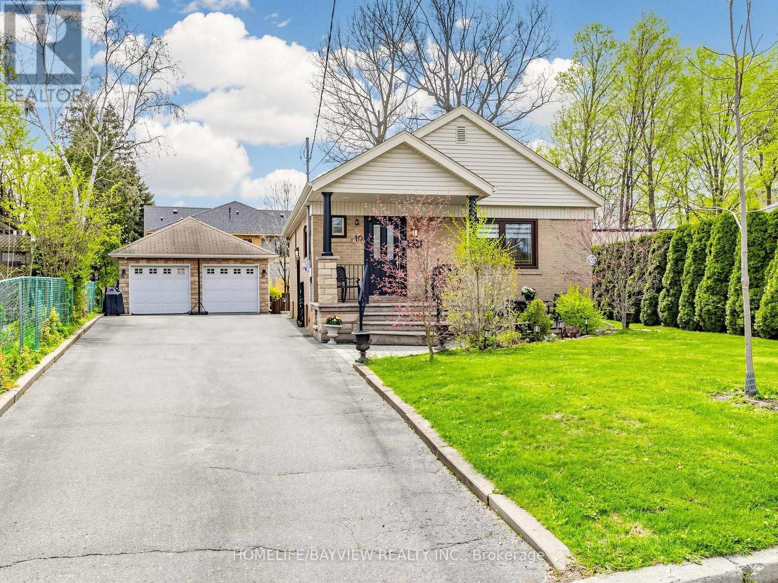 10 WOOLTON CRESCENT - 2