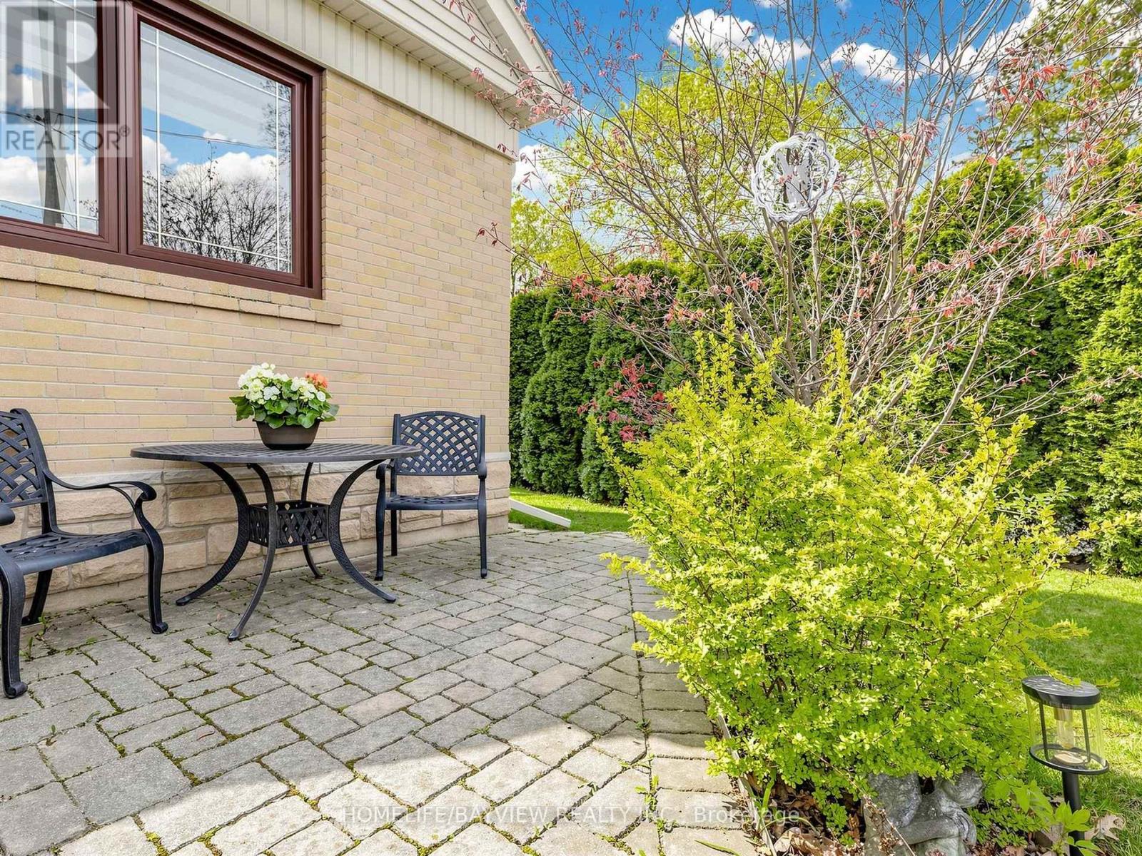 10 WOOLTON CRESCENT - 38