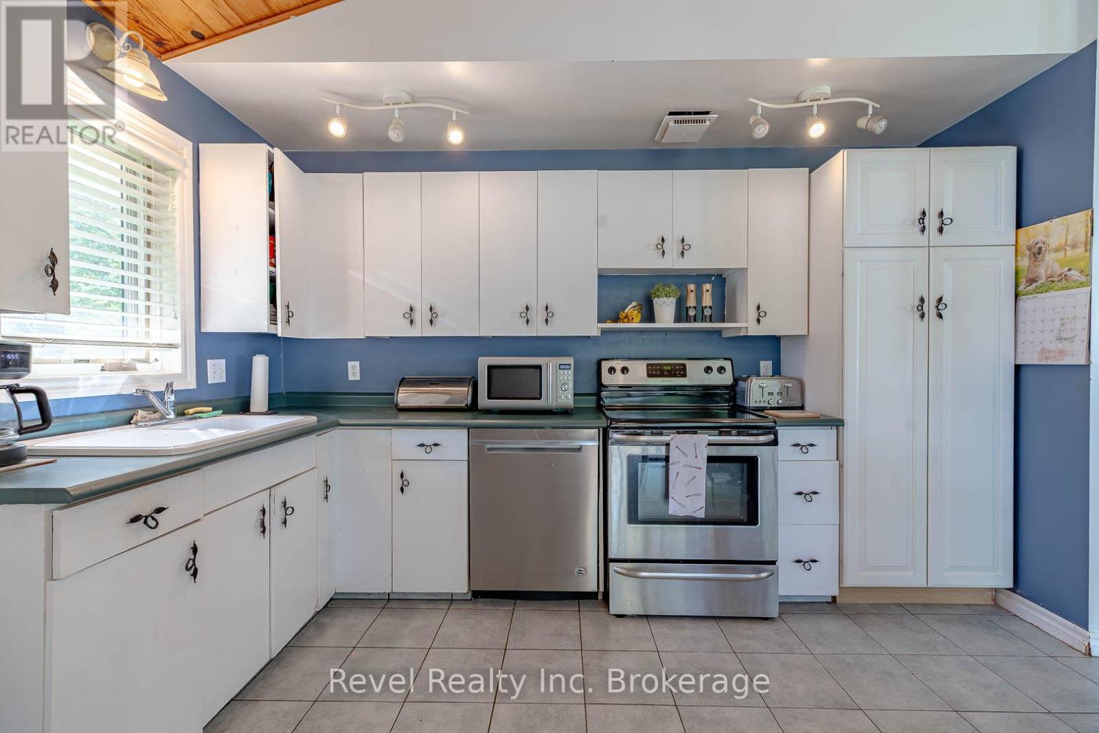 36 TEBBY BOULEVARD - 10