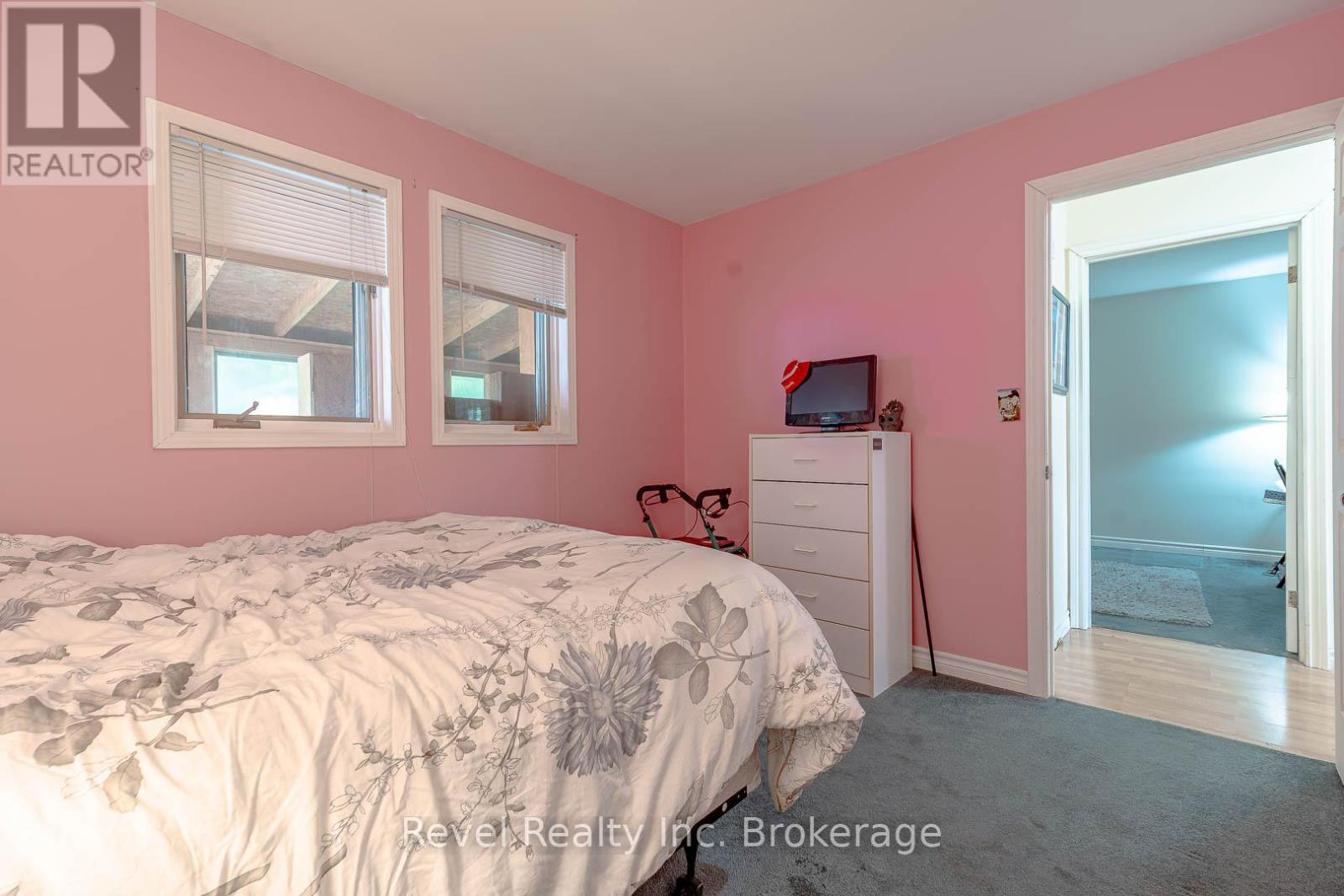 36 TEBBY BOULEVARD - 22