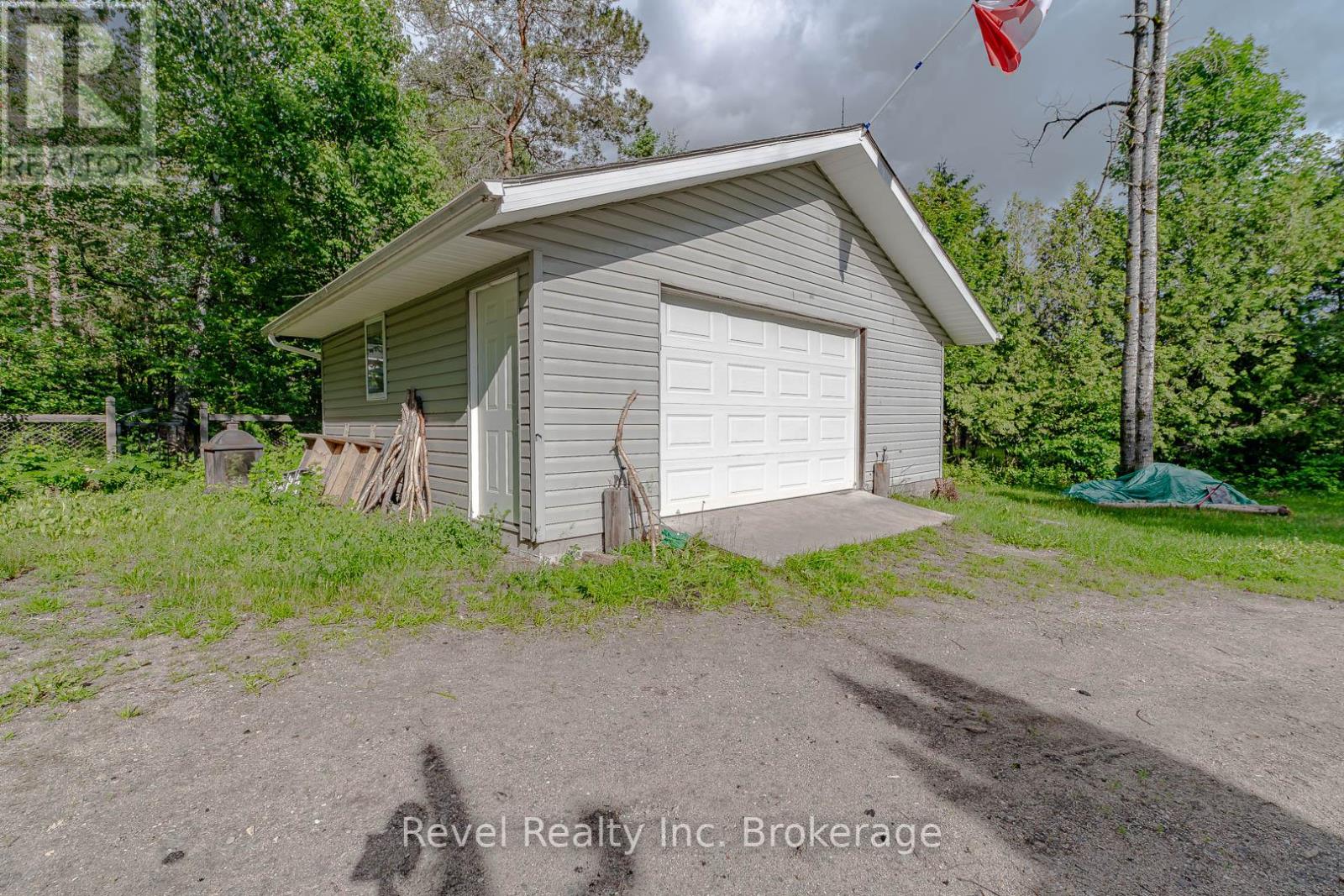 36 TEBBY BOULEVARD - 40