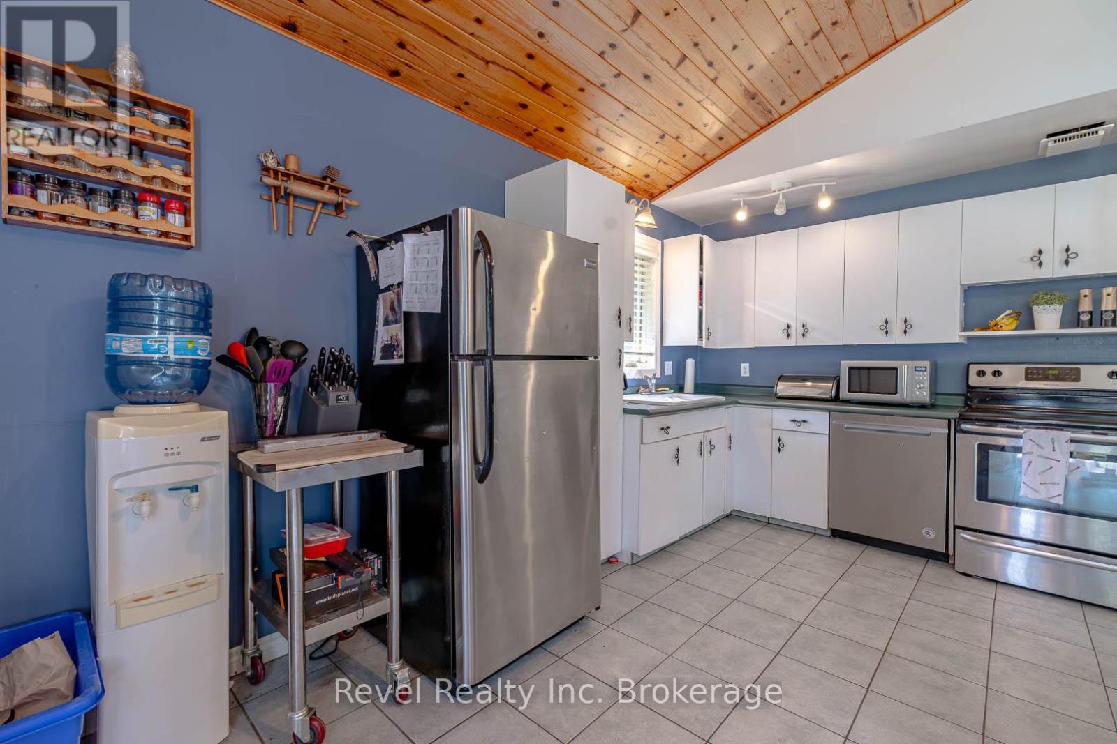 36 TEBBY BOULEVARD - 9