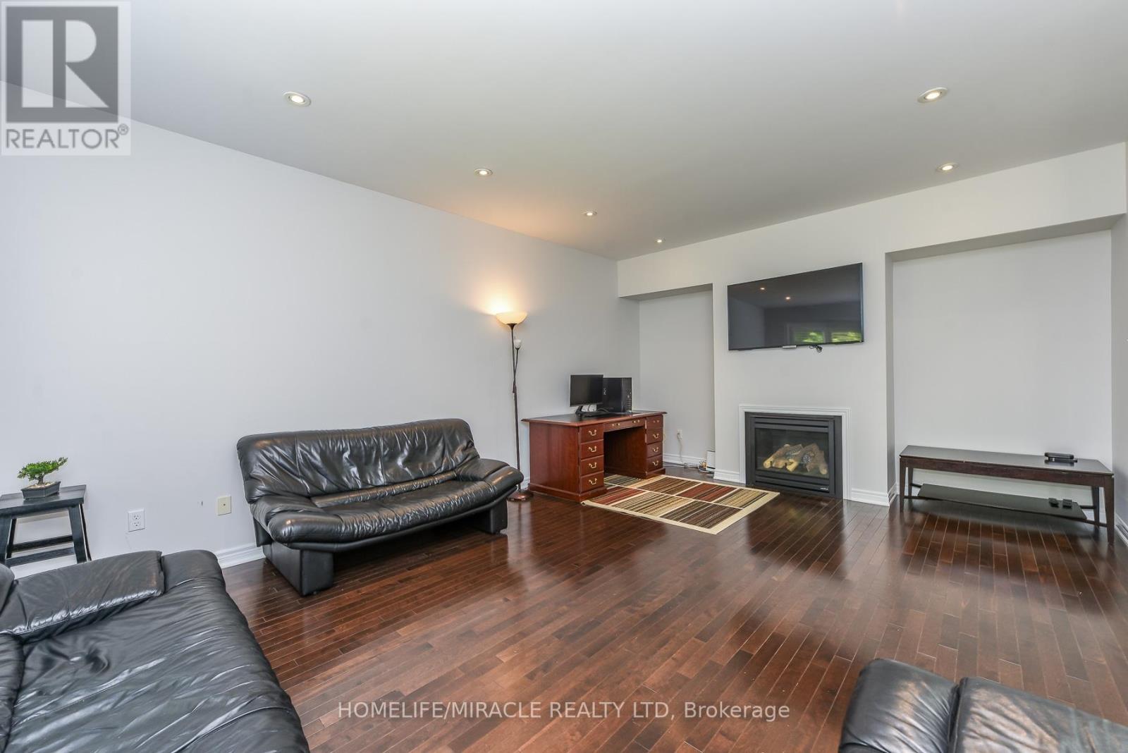 10 DANFIELD COURT - 16